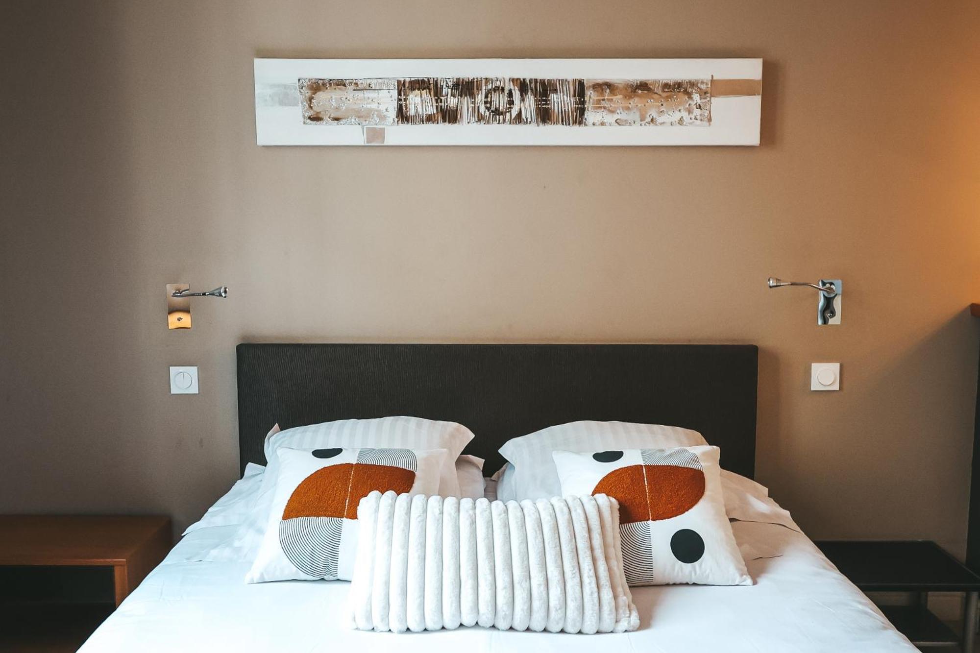 Suit'Home Commerce Анже Экстерьер фото